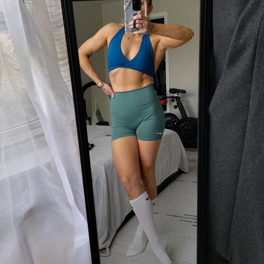 NWT NIKE 4" shorts NO FRONT SEAM!